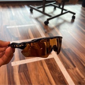 Selling Oakley prizm online there 270 only want 165